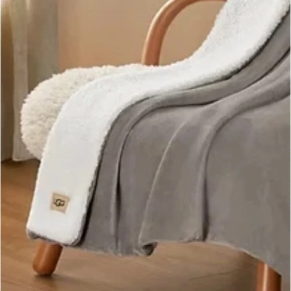 UGG Avery Reversible Throw 50” x 70” Seal Gray NEW!
